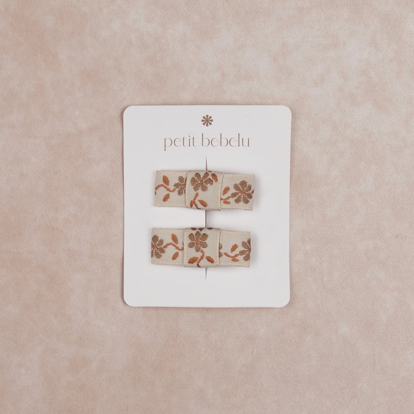 mini embroidered bow | beige