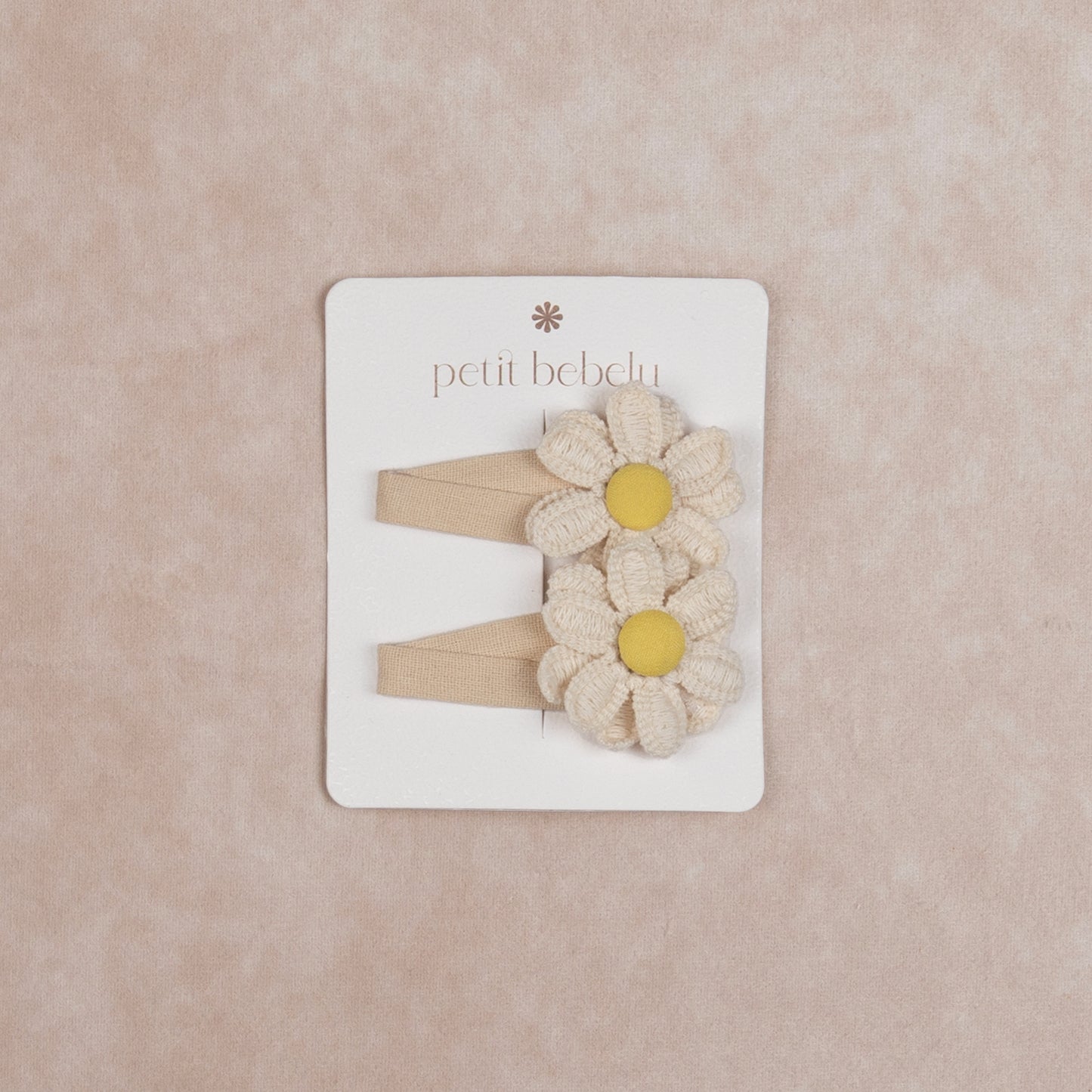 daisy applique hair clip | beige