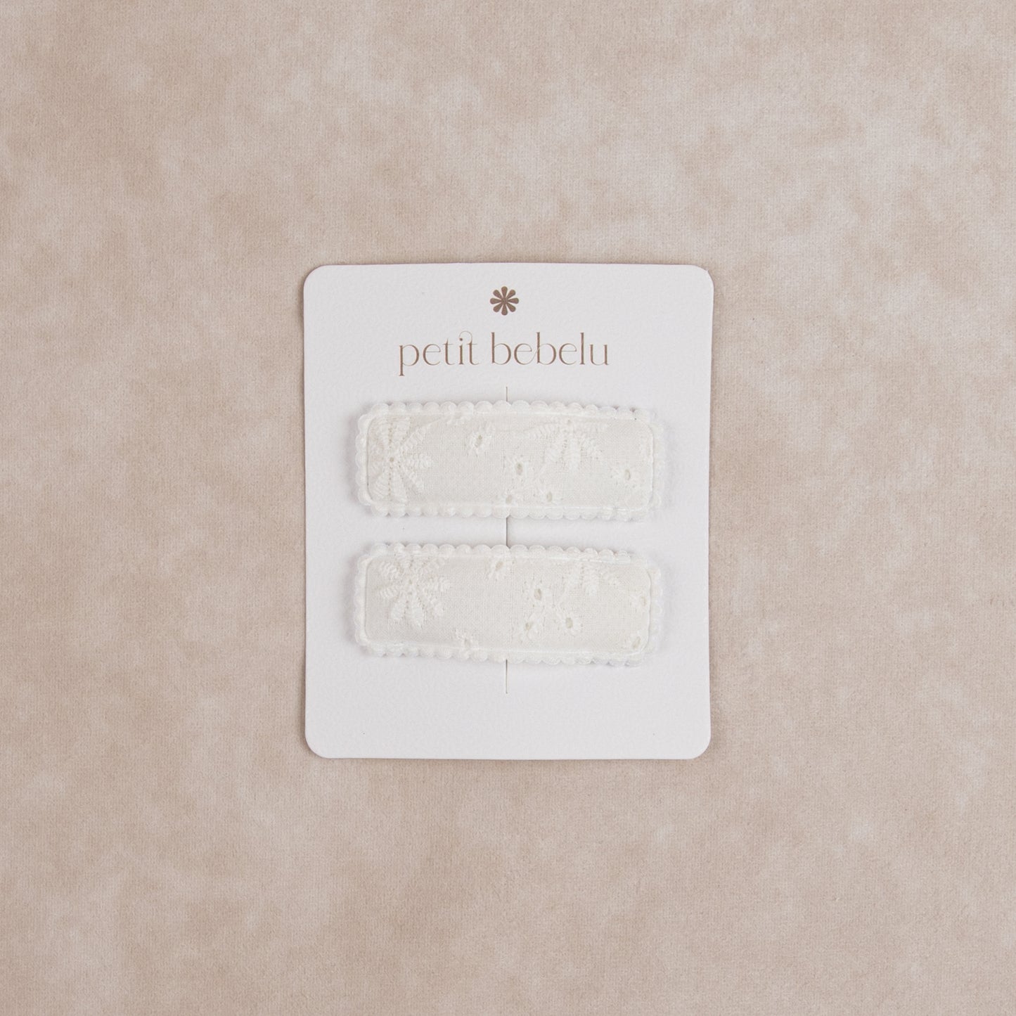 embroidered beret clip | white