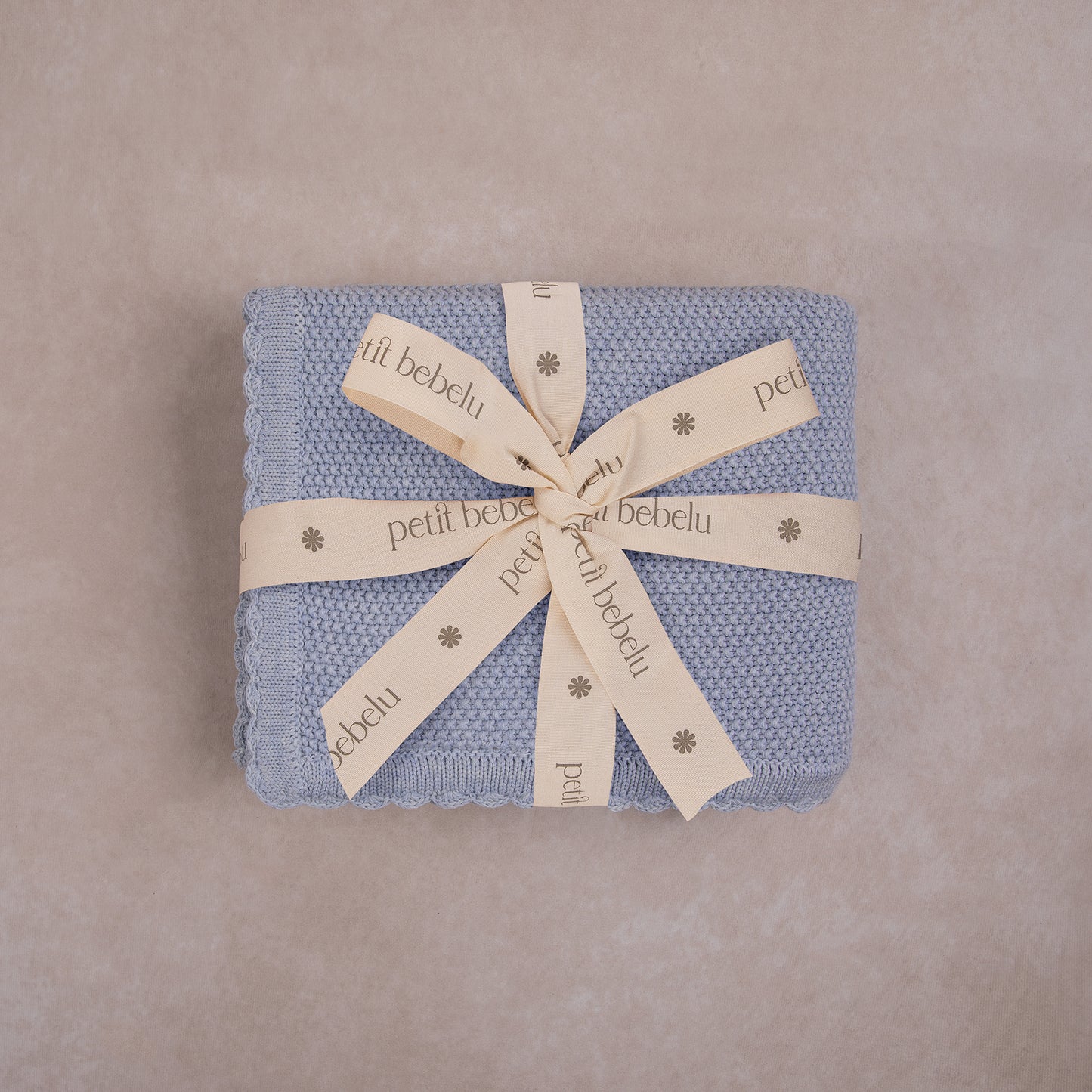 scalloped knit blanket | blue
