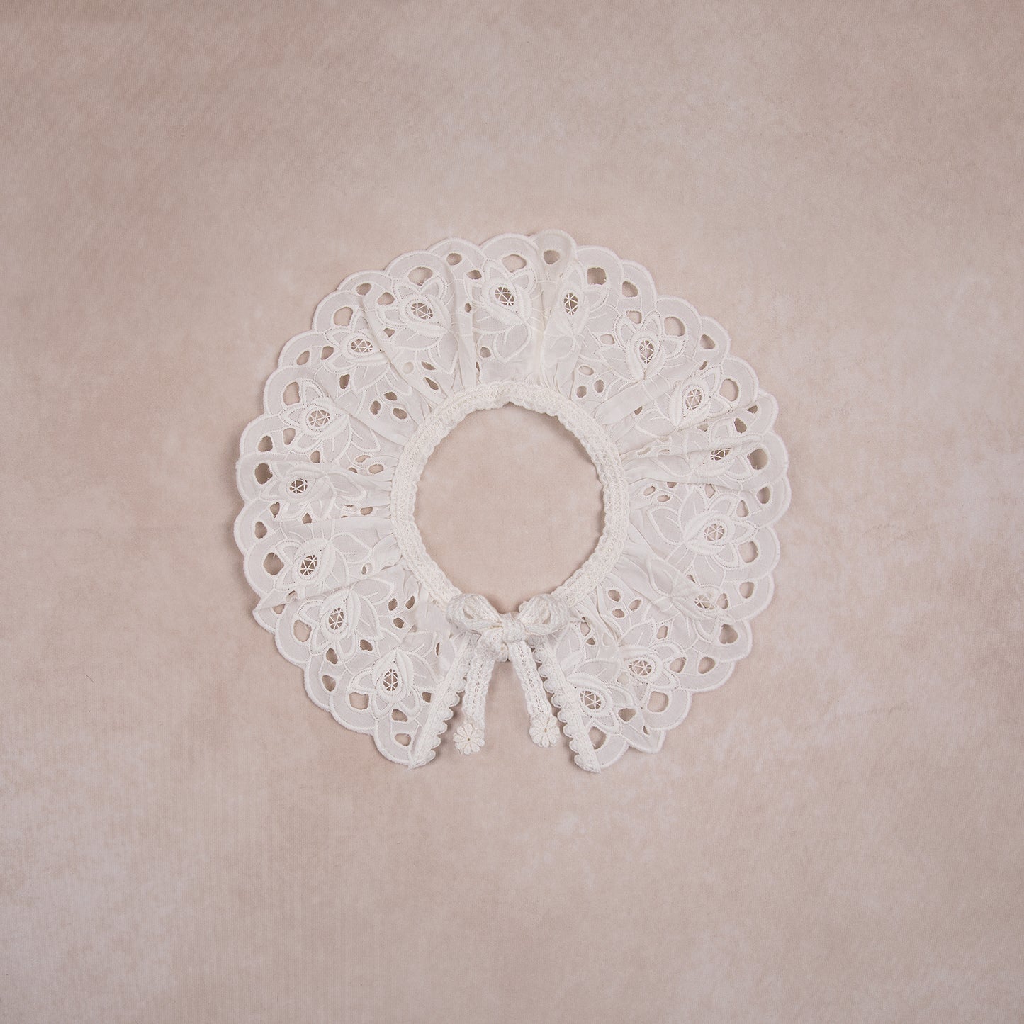 eyelet collar I peony